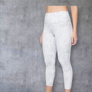 LULULEMON WUNDER UNDER HI RISE 23” LEGGINGS 8 TROPICAL SHADOW STARLIGHT GYM NWOT